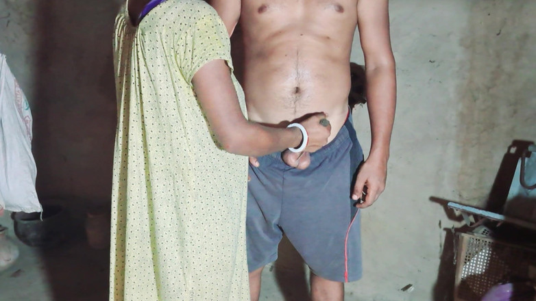 Trilokinath: Desi village zia mangiare con ragazzo amico