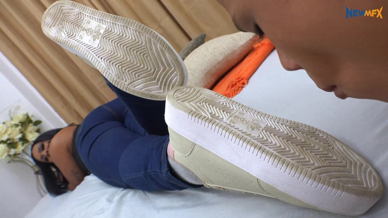 NewMFX Feet: Đừng đặt giày thể thao trên giường
