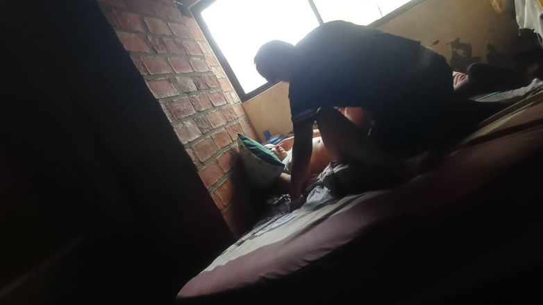 E-Alfa: Seu pau é maior que o meu pé, ele chupa minha...
