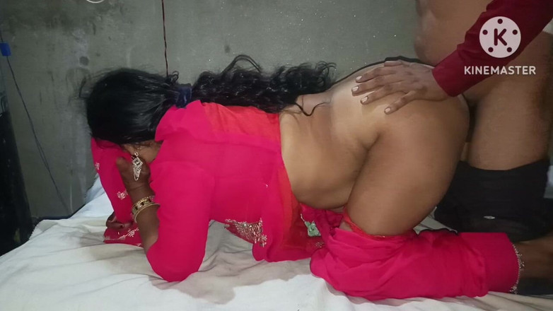 Savita5343: Indická nevlastní matka je tvrdě ošukána v kuchyni - drsný sex