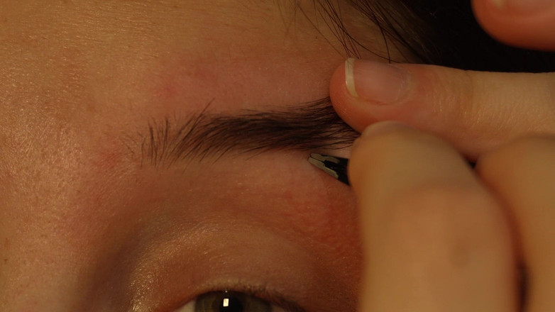 AmayaMori: Я собираюсь сорвать мои брови экстра близко с пинцетом для бровей, чтобы они выглядели хорошо, развлекайтесь :)