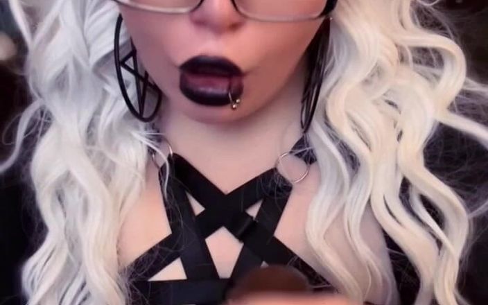 LexxiBakk: Goth macecha BBC JOI