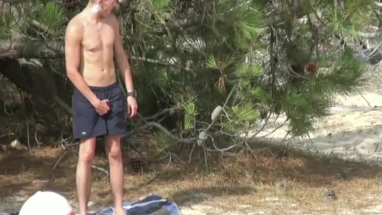 EXHIB BOYS: Cewek perancis langsung ngentot di pantai