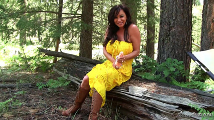 Aziani: Rachel plays with her hairy pussy in park