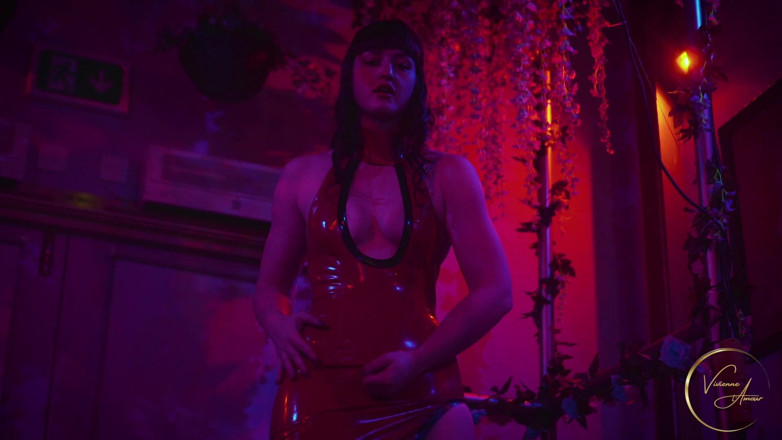 Vivienne l'Amour: (1080p) Prepararsi per il mio pugno - Dominazione femminile POV Bordo...