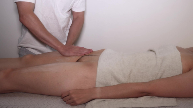 HotCoupleTeam: プロのマッサージを受けに来ました