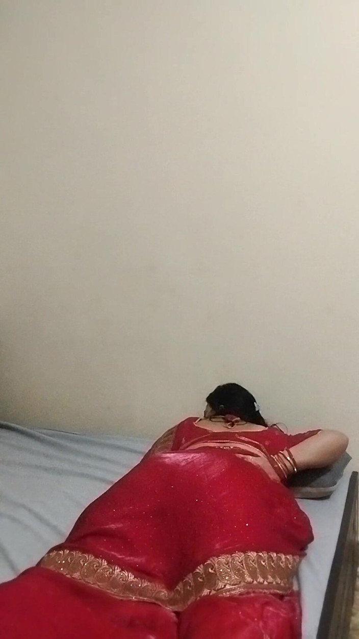 HOT RITU BHABHI: Bonita indiana de quatro