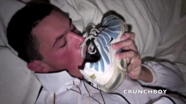 Sneaker gay: Snifing di piedi e scarpe da ginnastica durante il sesso