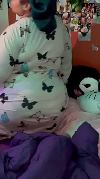 Teddy wkrada się i daje Debbie prawdziwą rzecz