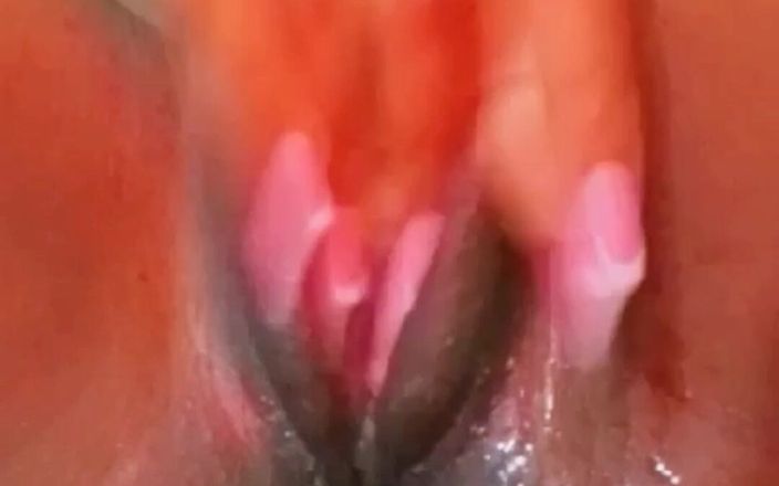 Barqueen: gadis remaja kulit hitam muncrat sampai banjir