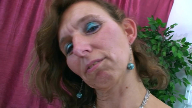 Mature Climax - 100% Mature Videos: Tante seksi dengan stoking ketat memek berbulunya dientot