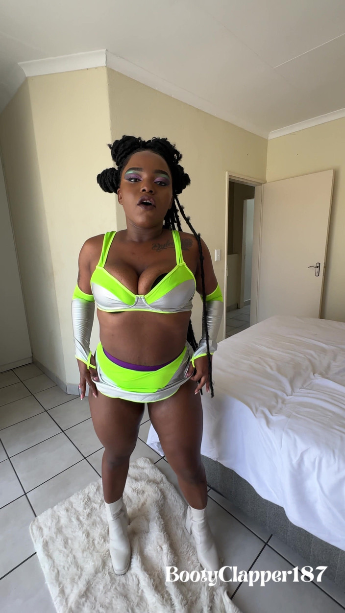 BootyClapper187: Diosa De Ébano Viajó Miles Para Recoger Semen De Mi Polla...