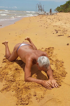 Ladysilvas: 海滩上的Ladysilva真是一个热辣的屁股婊子