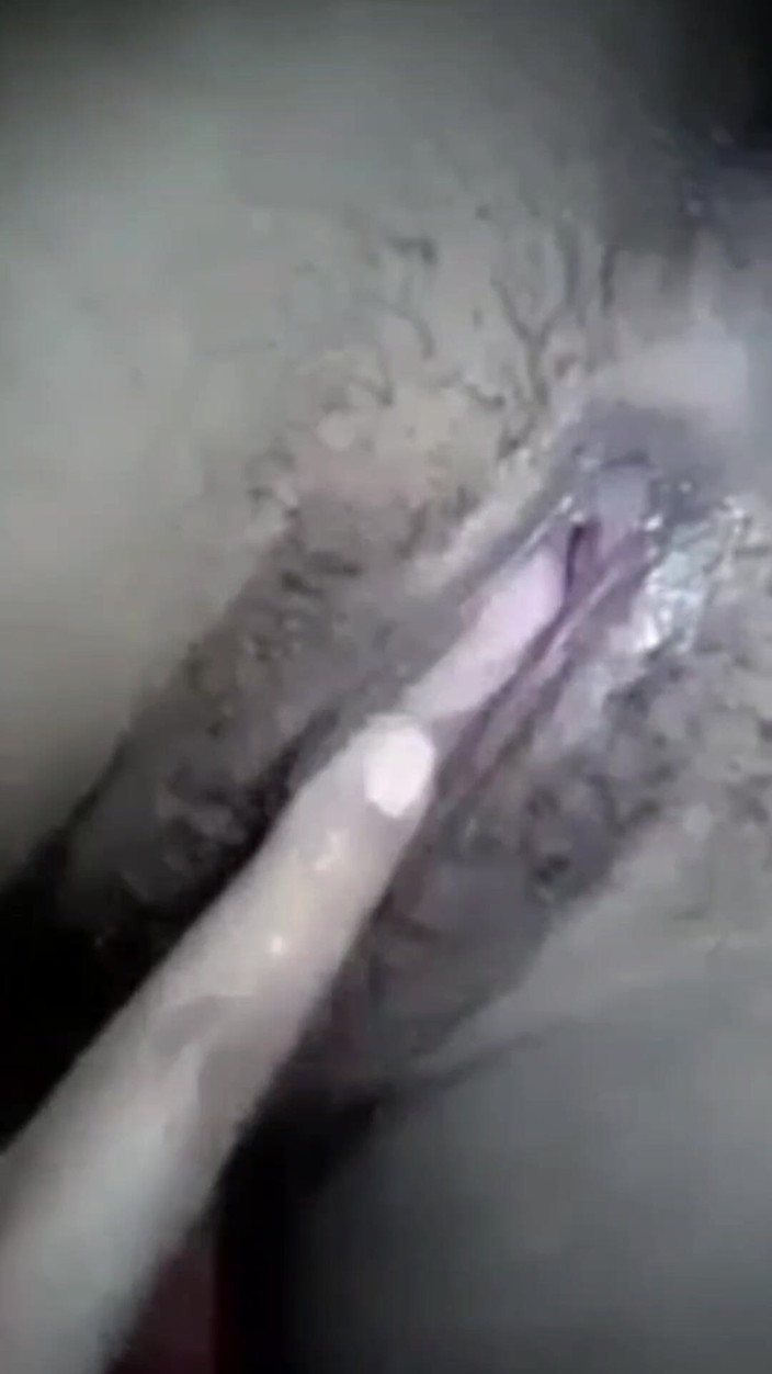 Puja viswash: Video nudo di ragazza vestita gialla