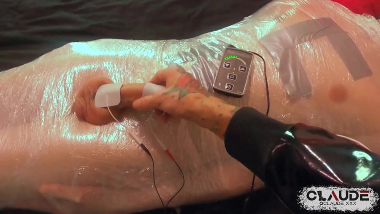 Claude Nikotine: Mummification breath play, electro &amp; throatfuck
