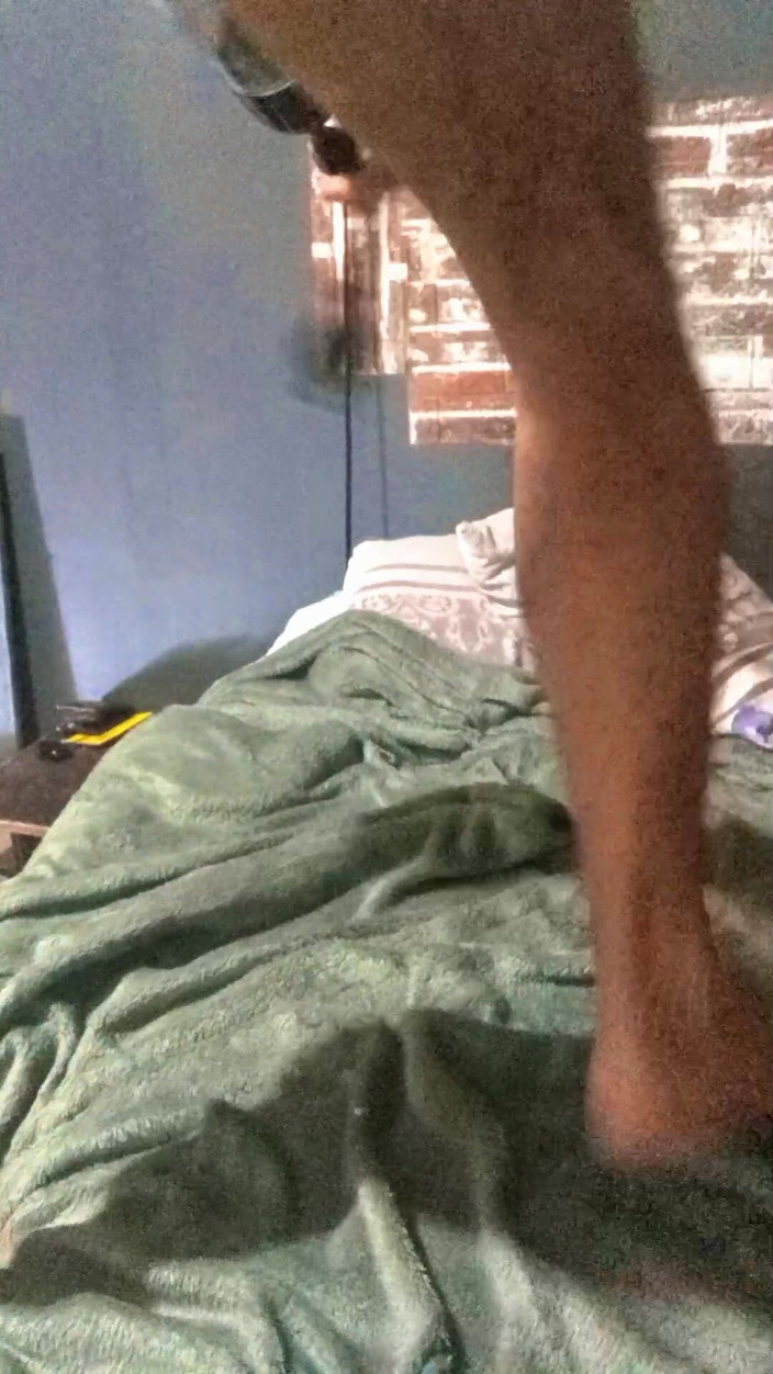 Rouge_eastson: Twink își joacă jucăria