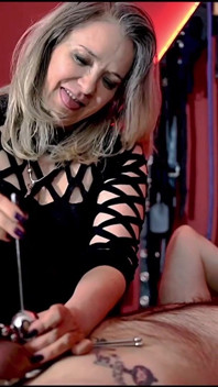 Empressbellasadic Loves to Penetrate Deep Urethras