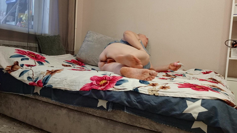 Zona901: Сусід мастурбує пизду після роботи