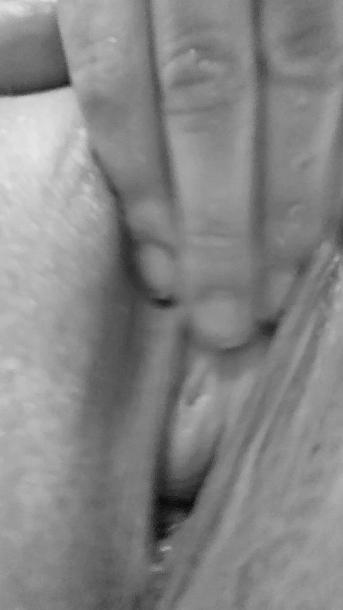 Misses Dickinson and Roughael: 抹油的阴户手淫