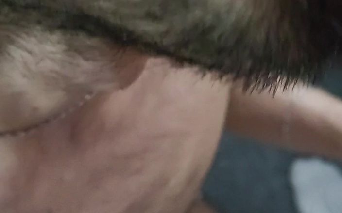 Twotwinkhusbands: Britský chlapec dostane tlustou nálož z pověšeného neoholeného ptáka