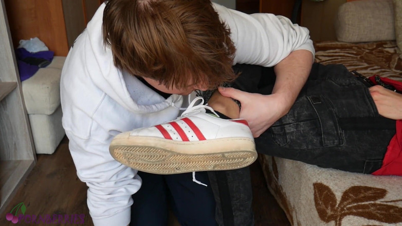 Ethan Alex: Sneakers and sweaty socks footjob, cum on soles