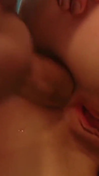 Jeune Brune Excitée Se Fait Baiser Durement Dans Son Petit Cul Doux