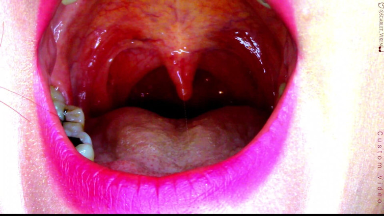 Scarlet Vixen: Sexy scarlet sagt Ahhhh - uvula zeigt