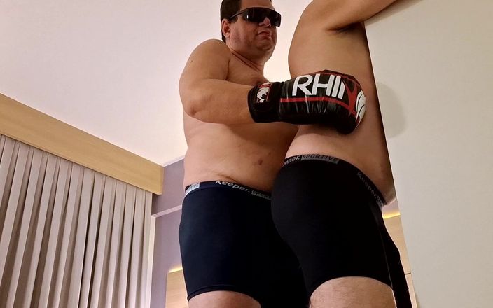 Combat and fetish: Polisi hitterboxer memberiku gutpunching