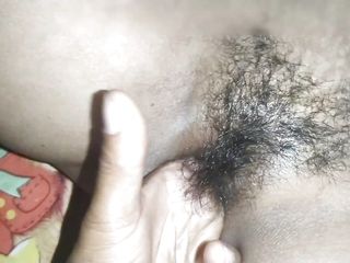 Your Paya bangoli: Киска в руке мастурбирует киску внутри руки, сперма в рот