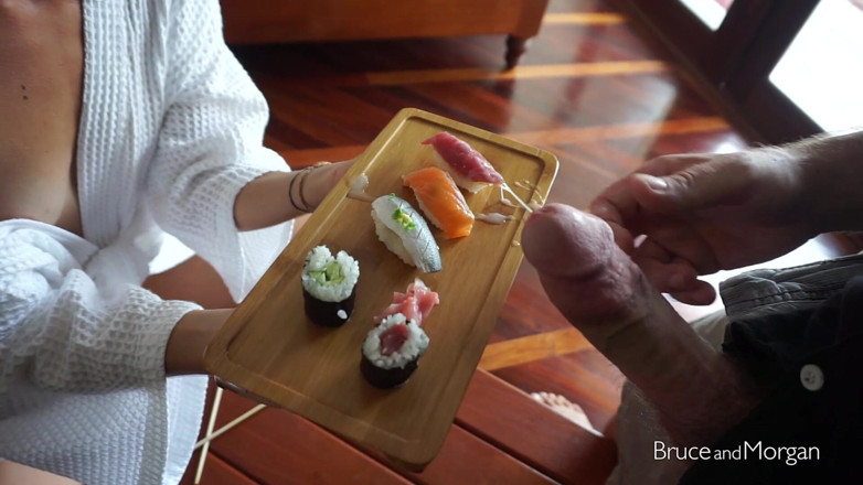 Bruce-and-Morgan: Sperma i siusiu na dostawę na sushi