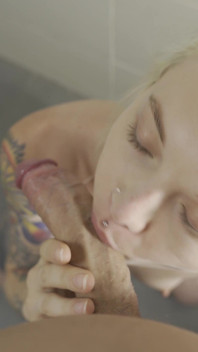 Follada duro en el baño. 4k porno