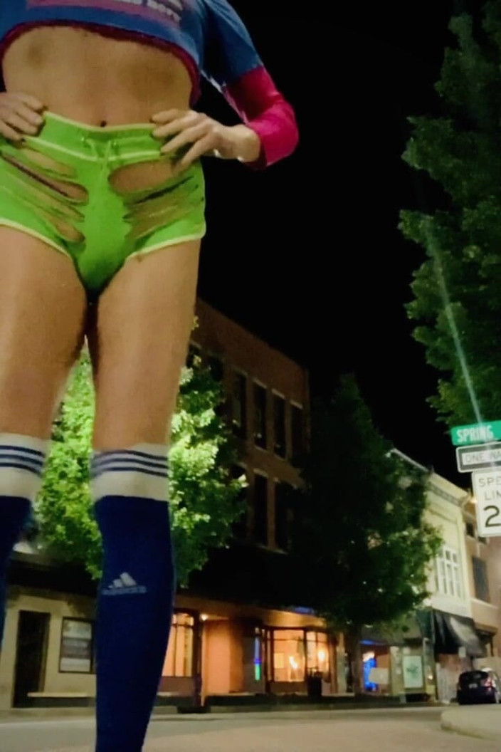 CindieLove: Úžasná děvka Sissy Exhibicionista Booty Shorts