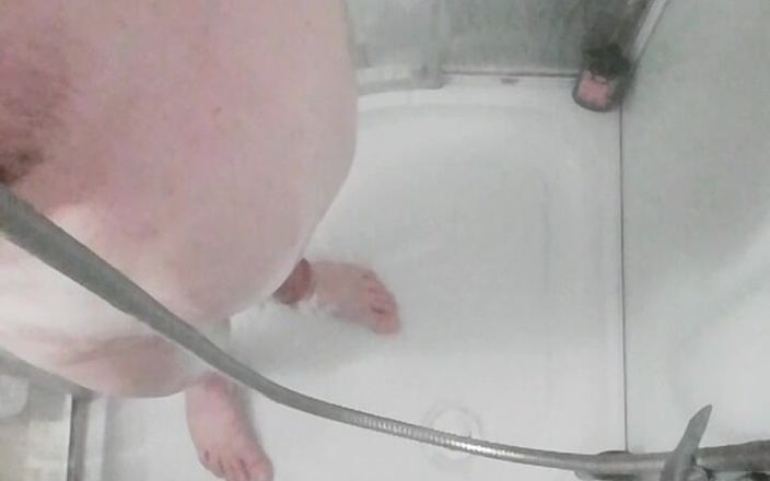Danny Doe: Duşta mastürbasyon rahatladı