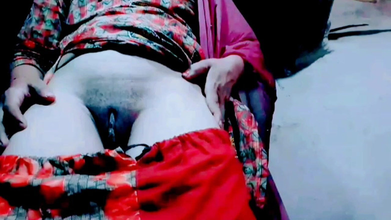 TricolorMusic3: Svěží kundička touží po ptákovi, ale co bych měl dělat,...