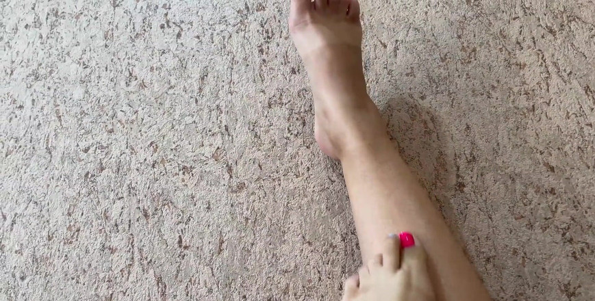 Lux Eva: Fétichisme des pieds avec maild peint