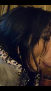 Mega milf milfycalla recebe uma carga de porra na jaqueta inchada!-165 - Gostosa rabuda em leggings de couro apertadas fodida por grande pau pov. HO
