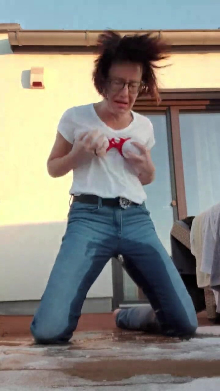 JulieEroticDress: Squirt in Jeans on Balcony