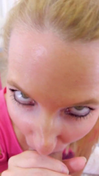 Lange benen blonde Lacy Cummings pov pijpbeurt slikken