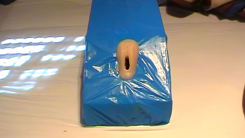 Mark Hannes: Fleshlight床上自慰