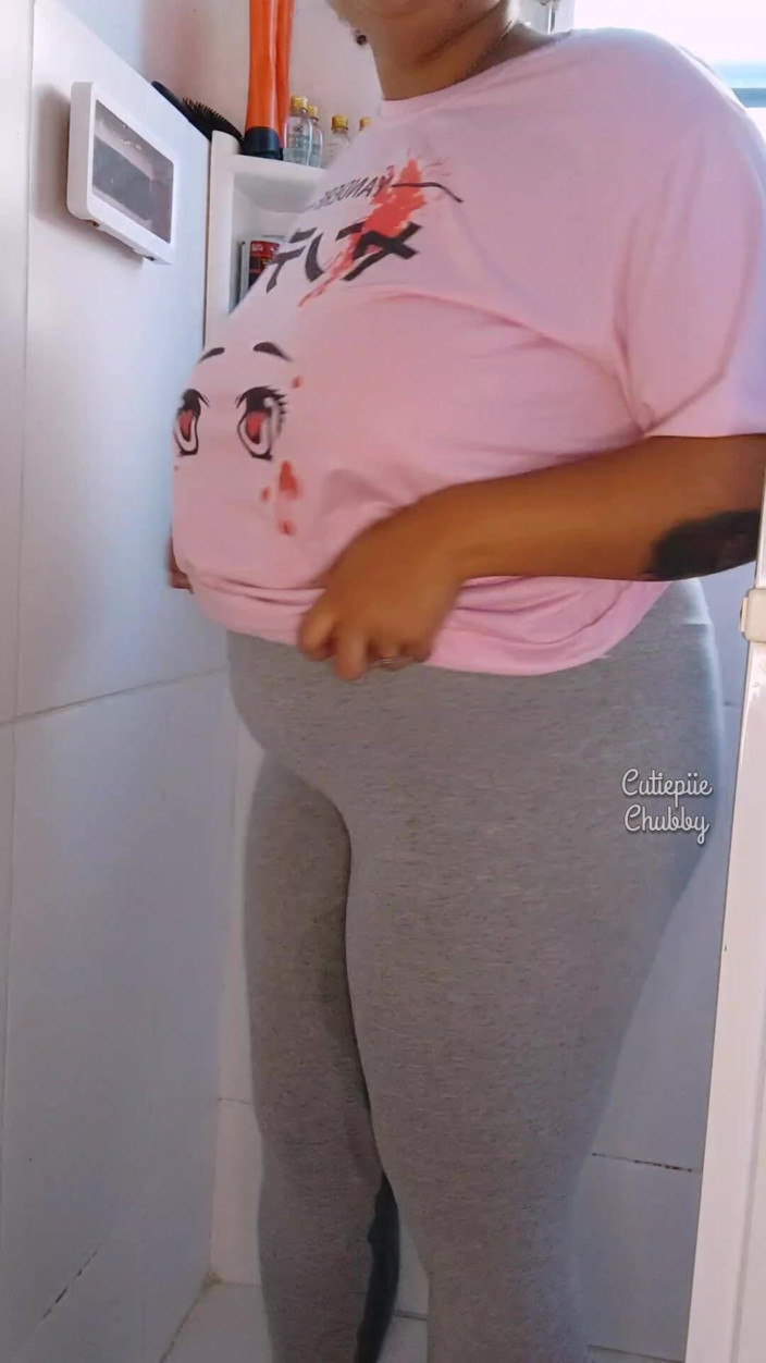 Cutiepiie Chubby: Grandota ébano meando en leggings