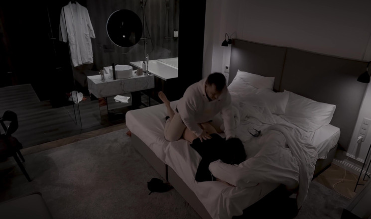 DedeDeville: Geile, Stiefmoeder Deelt Bed, in Hotel, Met Stiefzoon Na Feestje...