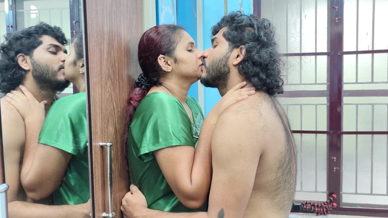 Vaishnavysharunraj: Pression de seins avec baiser de cul et caresse de...