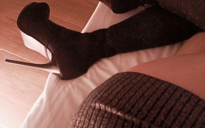 Playful: Horny MILF Girlfriend