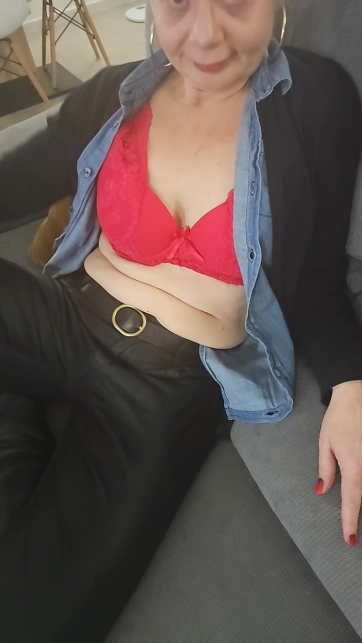 Sofy13: Deci Ce Mai aștepți Să Mergi În Spate Și Apoi Să-mi Întinzi Tanga Și...