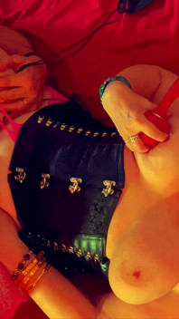 할머니 지니의 마법같은 보지를 핥고 오르가즘에 따먹히는 꿈을 꾸다 32623fap
