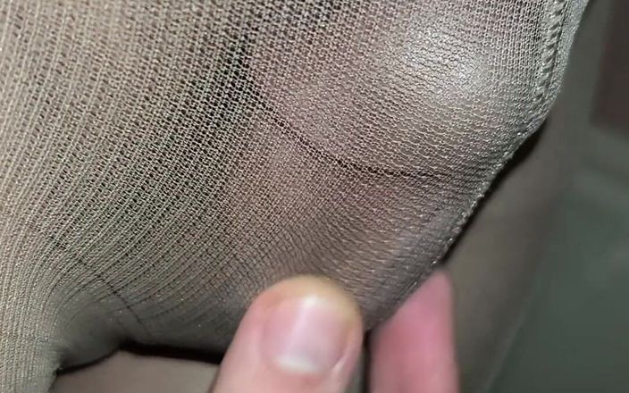 PantyhoseJuicyCummer: Eu peguei meia-calça nua sexy de uma namorada e admirei...