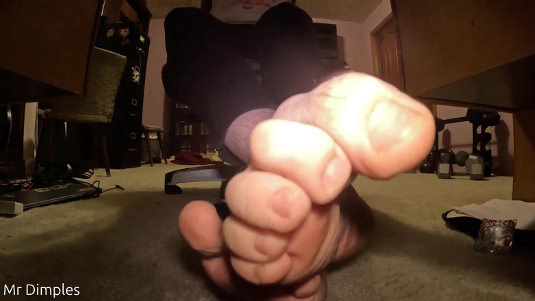 Mr Dimples: Worship My Feet While I Game!