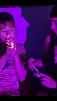 Candy Crush，queen kimi，von毒药和luna olvr用脚抽烟，脱衣和亲吻