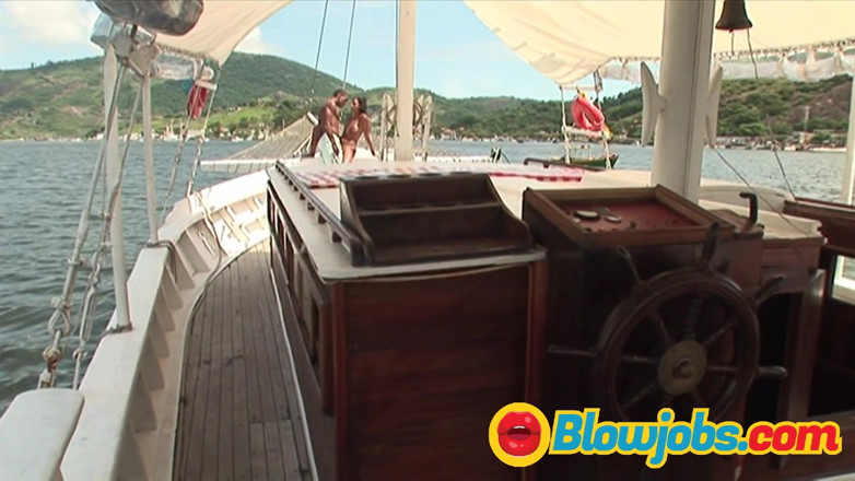 Oblowjobs: Bionda con le tette piccole in tacchi alti ama la...