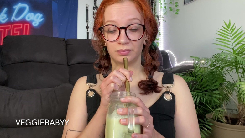 Veggiebabyy: Подруга зменшується і їсть хлопця